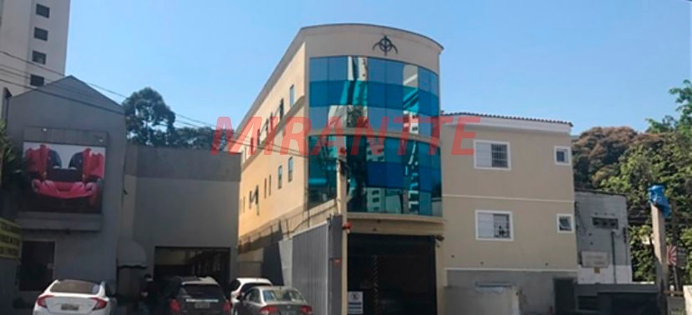 Comercial de 810m² em Santana