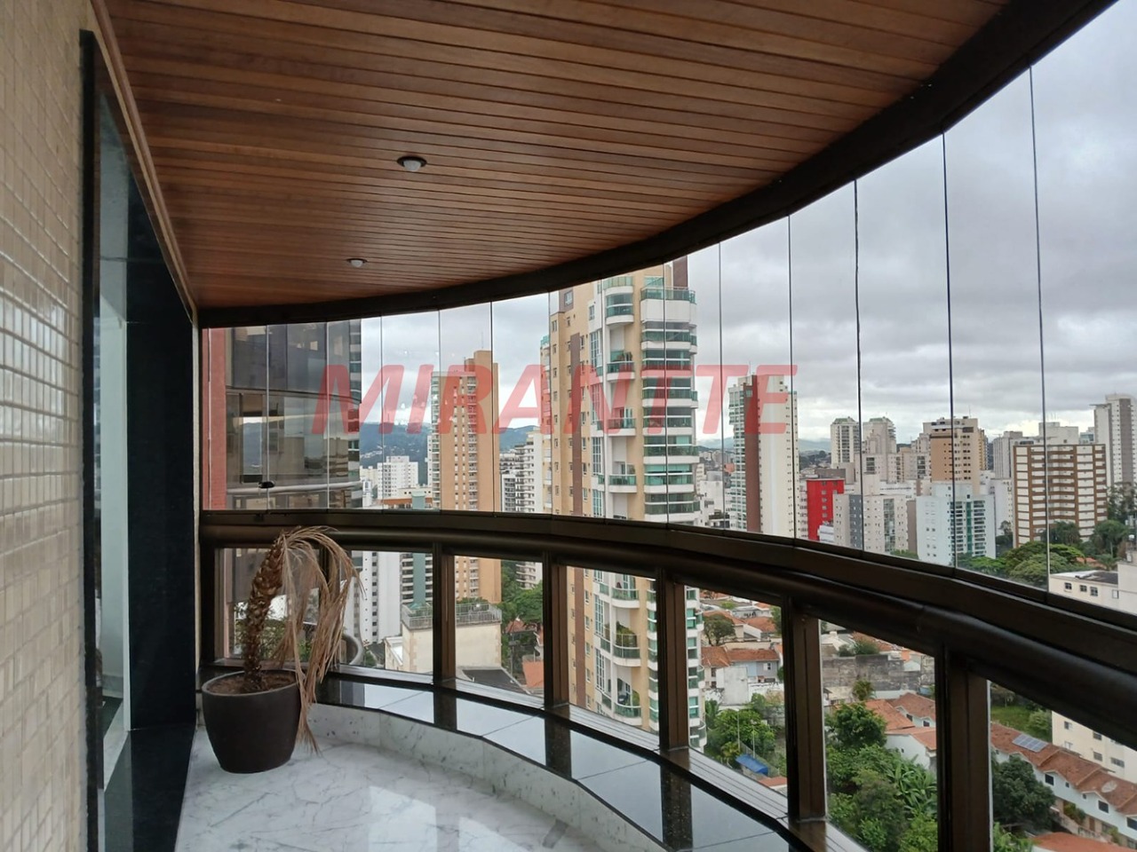 Apartamento de 207m² com 3 quartos em Santana