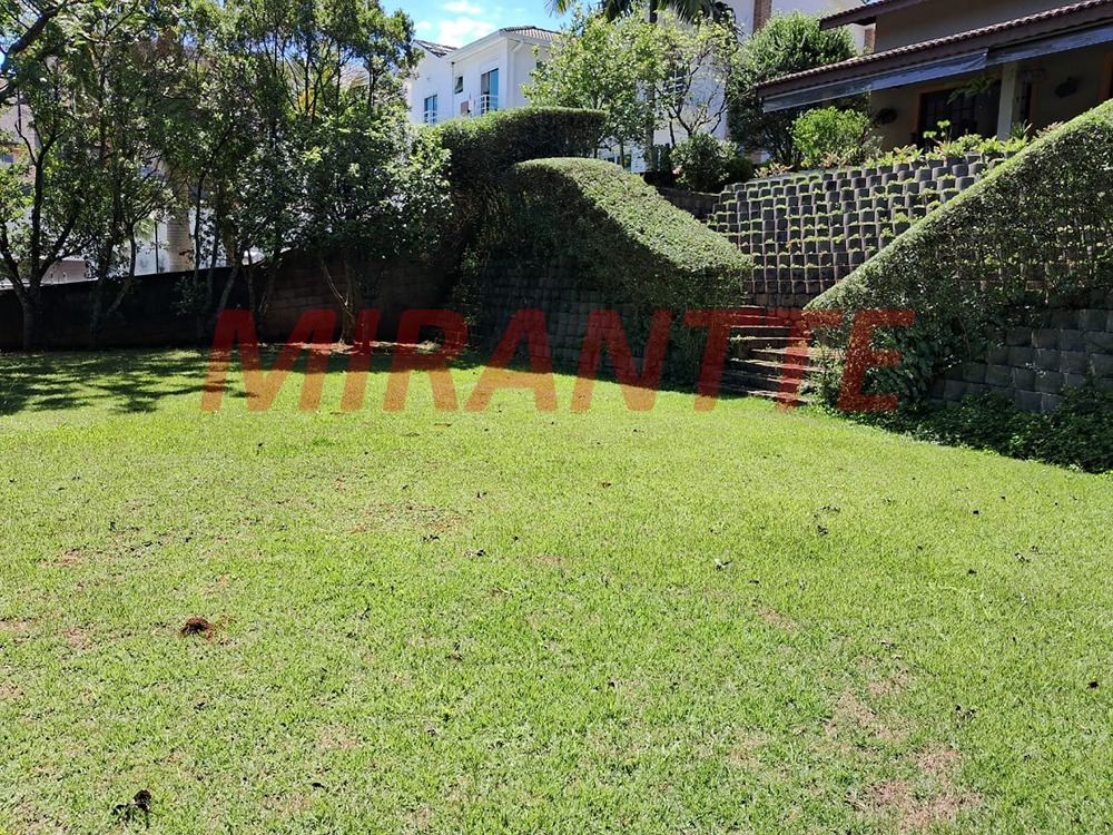 Cond. fechado de 232.98m² com 3 quartos em Suiça da Cantareira