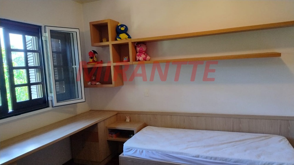 Cond. fechado de 232.98m² com 3 quartos em Suiça da Cantareira