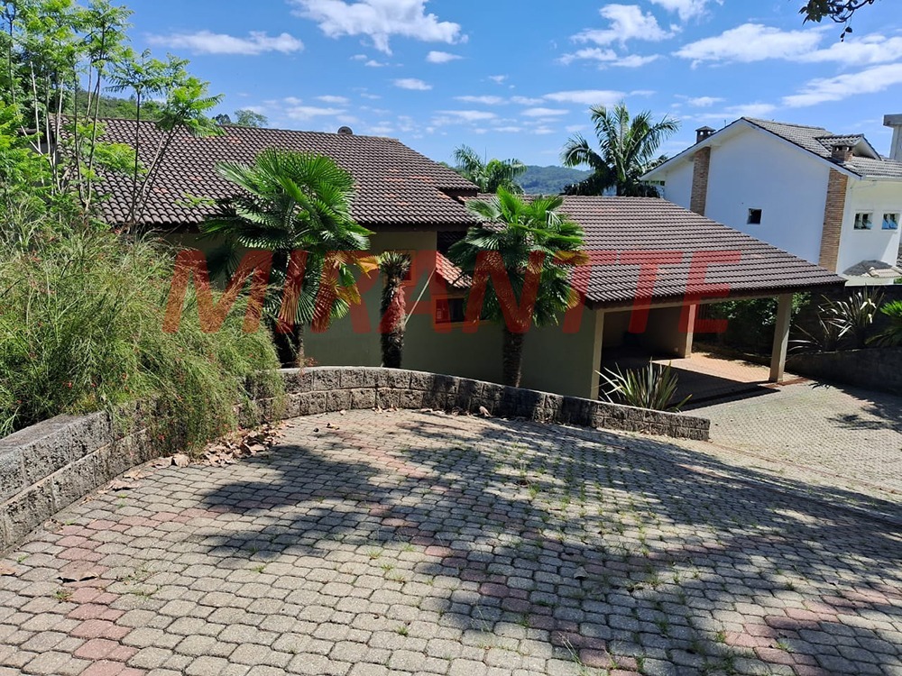 Cond. fechado de 232.98m² com 3 quartos em Suiça da Cantareira