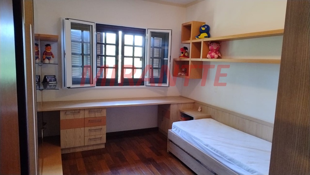 Cond. fechado de 232.98m² com 3 quartos em Suiça da Cantareira