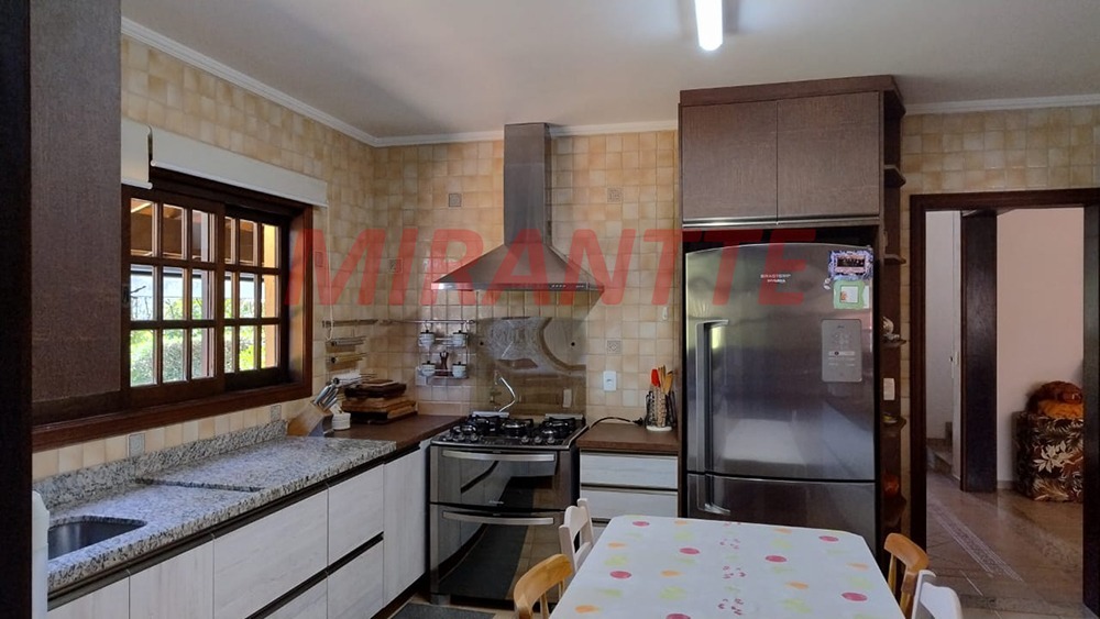 Cond. fechado de 232.98m² com 3 quartos em Suiça da Cantareira