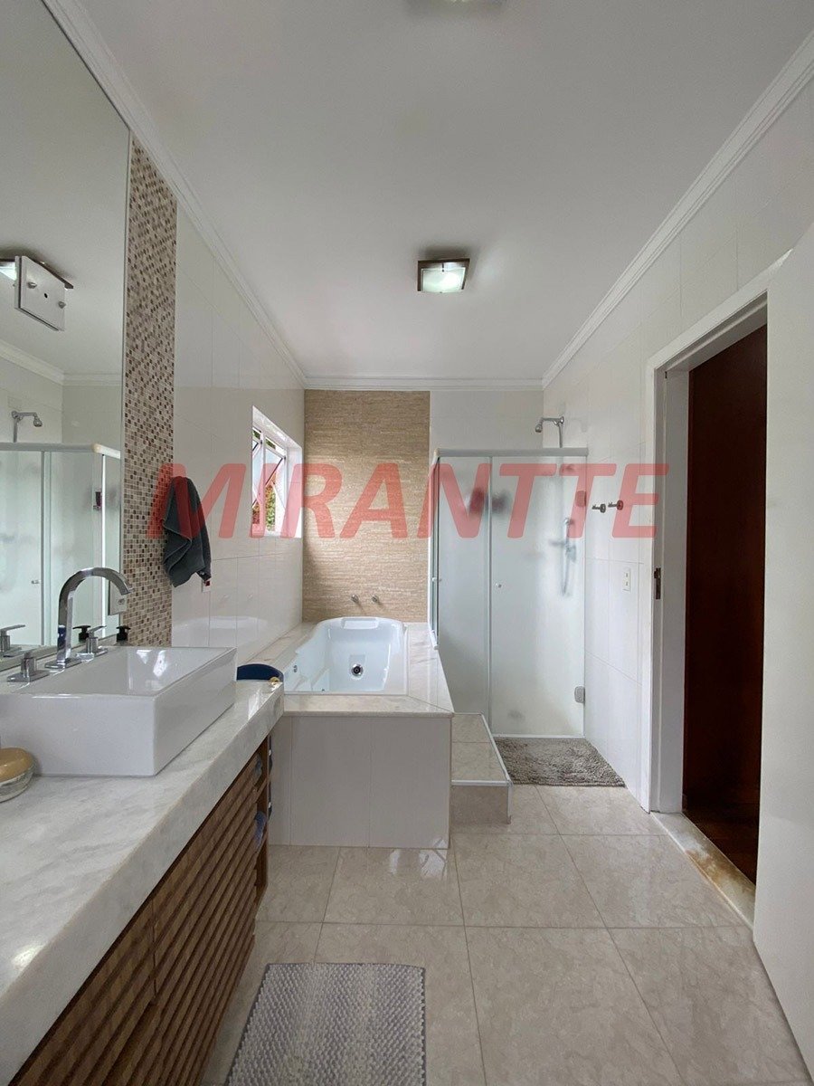 Cond. fechado de 320m² com 5 quartos em Vila Albertina