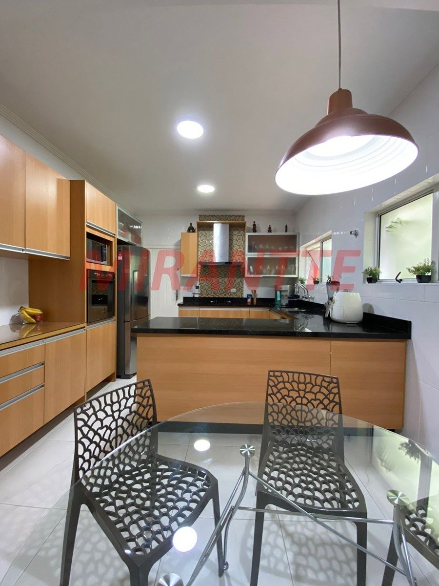 Cond. fechado de 320m² com 5 quartos em Vila Albertina