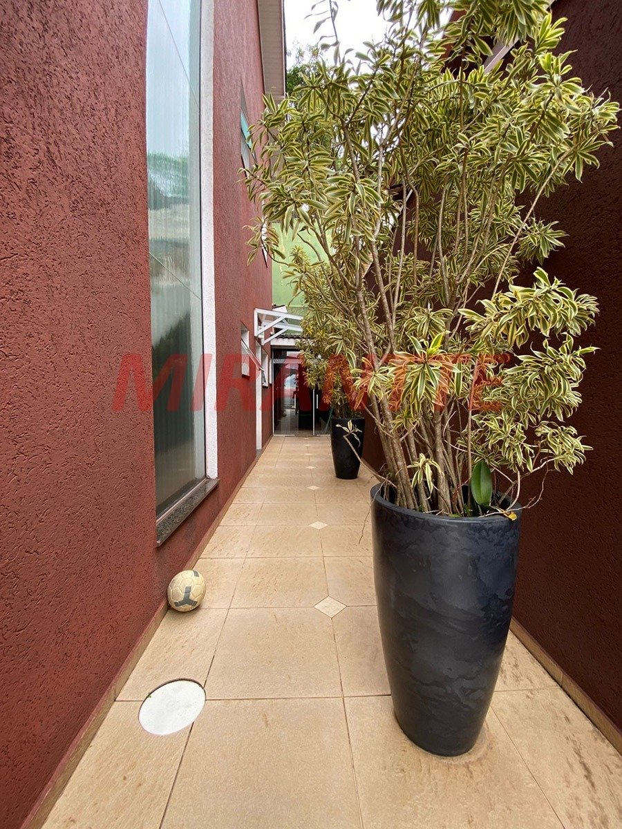 Cond. fechado de 320m² com 5 quartos em Vila Albertina