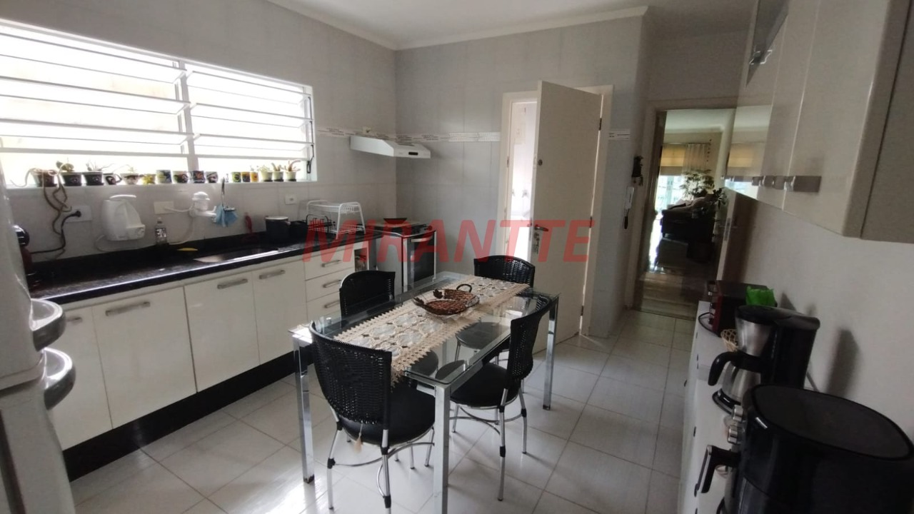 Sobrado de 141m² com 3 quartos em Vila Mazzei