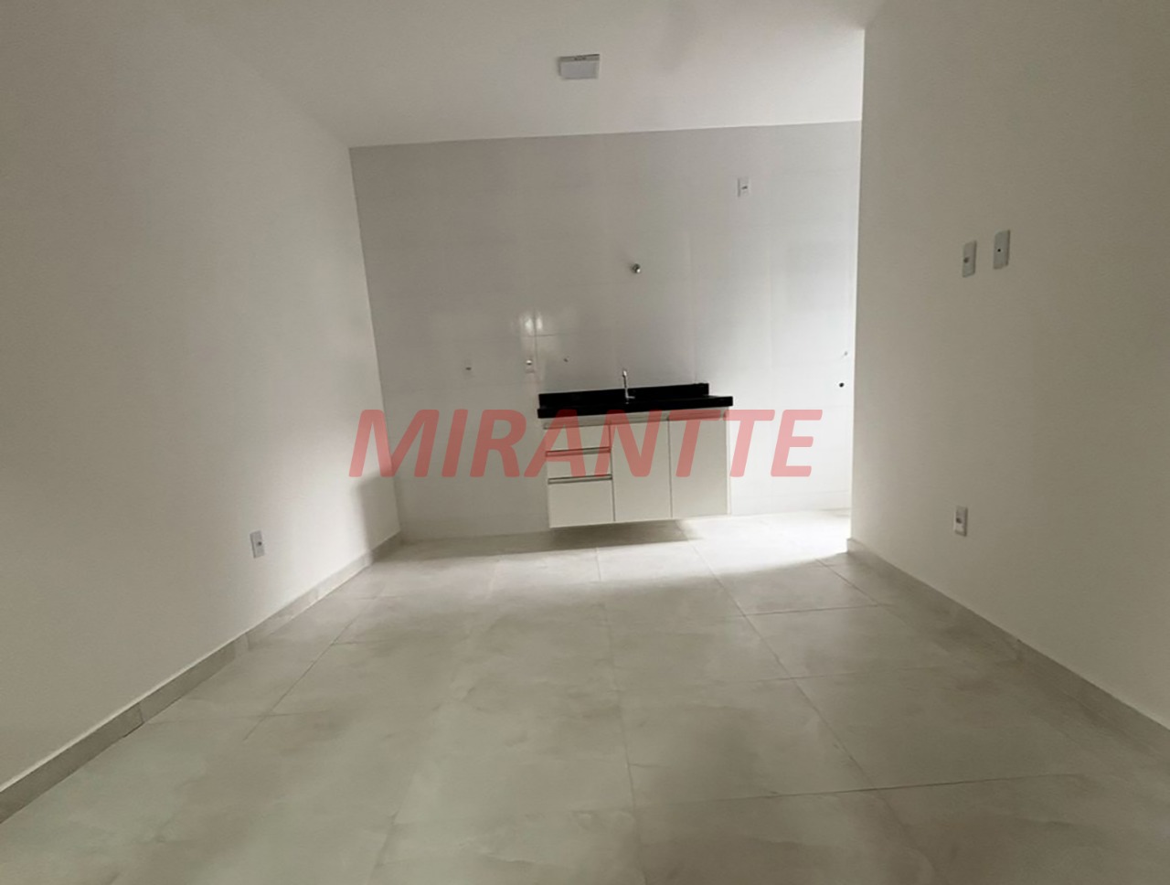 Apartamento de 42m² com 2 quartos em Jaçana