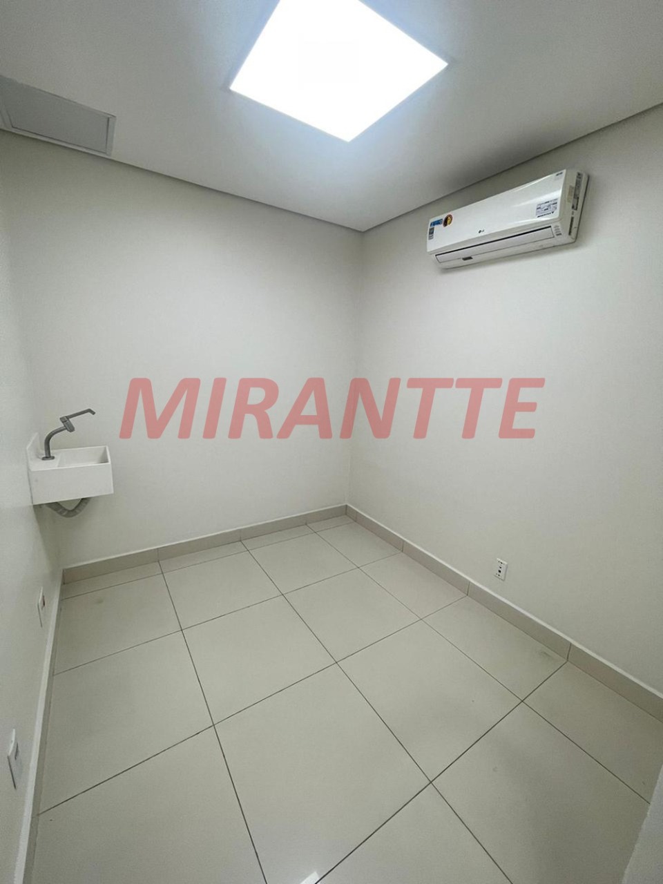 Comercial de 970m² em Santana