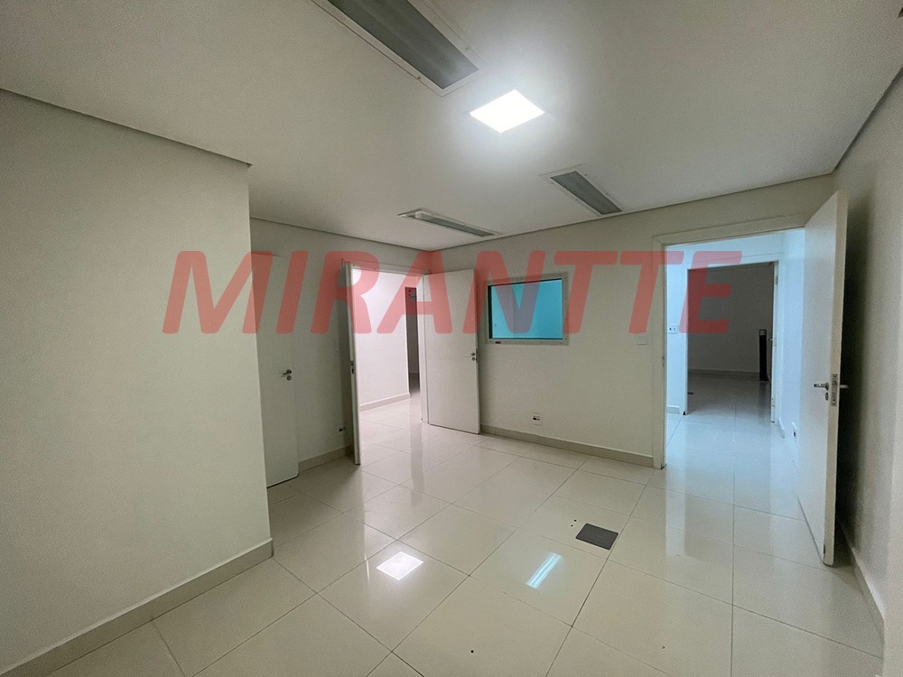 Comercial de 970m² em Santana