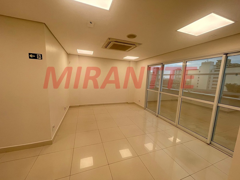 Comercial de 970m² em Santana