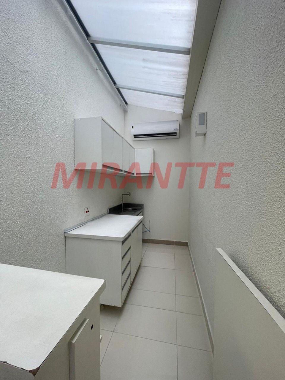 Comercial de 970m² em Santana