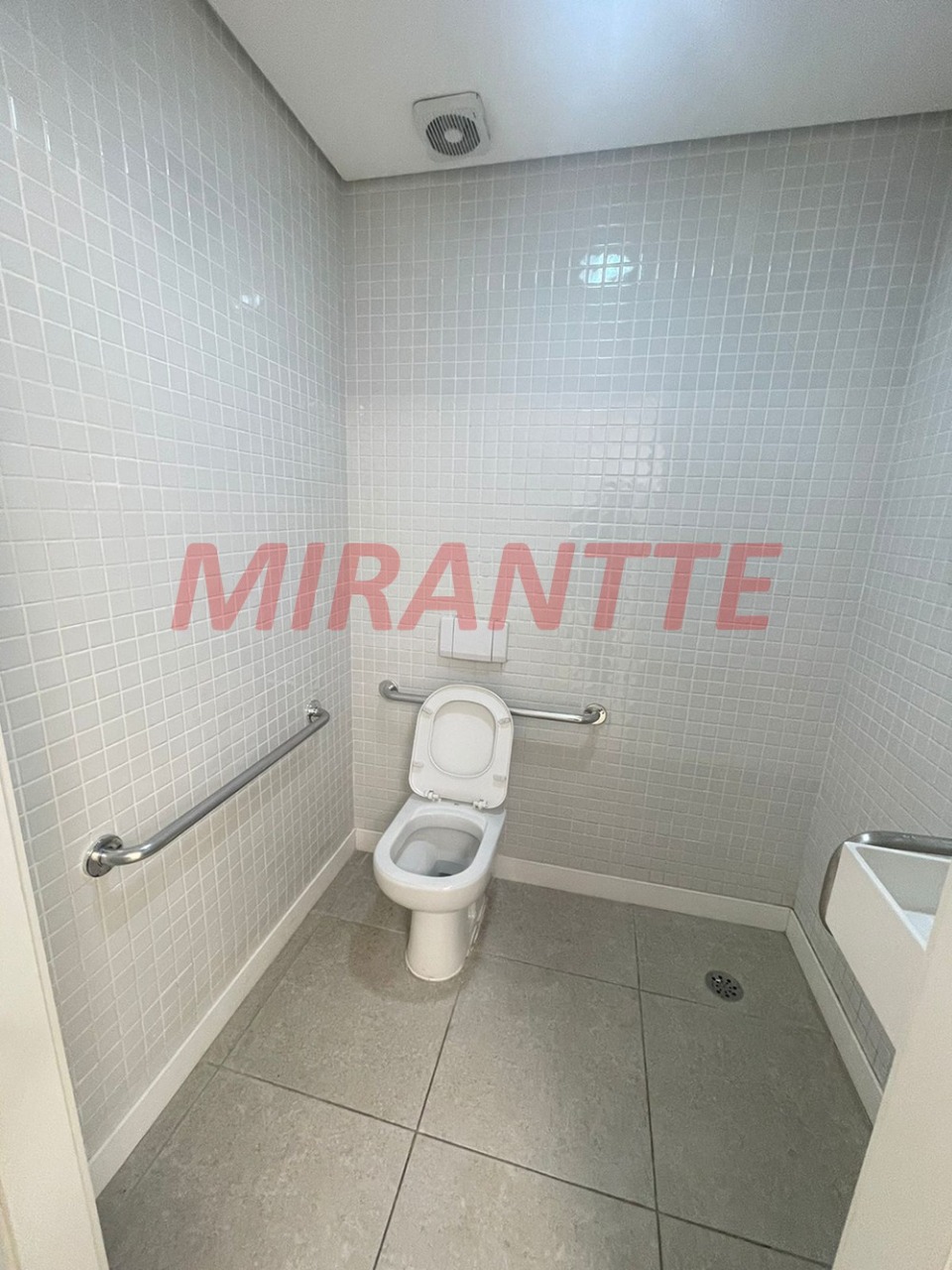 Comercial de 970m² em Santana