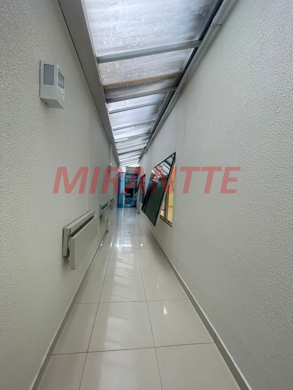 Comercial de 970m² em Santana