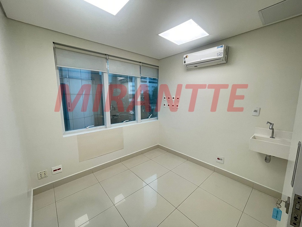 Comercial de 970m² em Santana