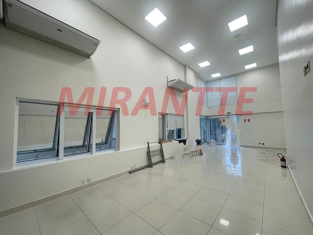 Comercial de 970m² em Santana