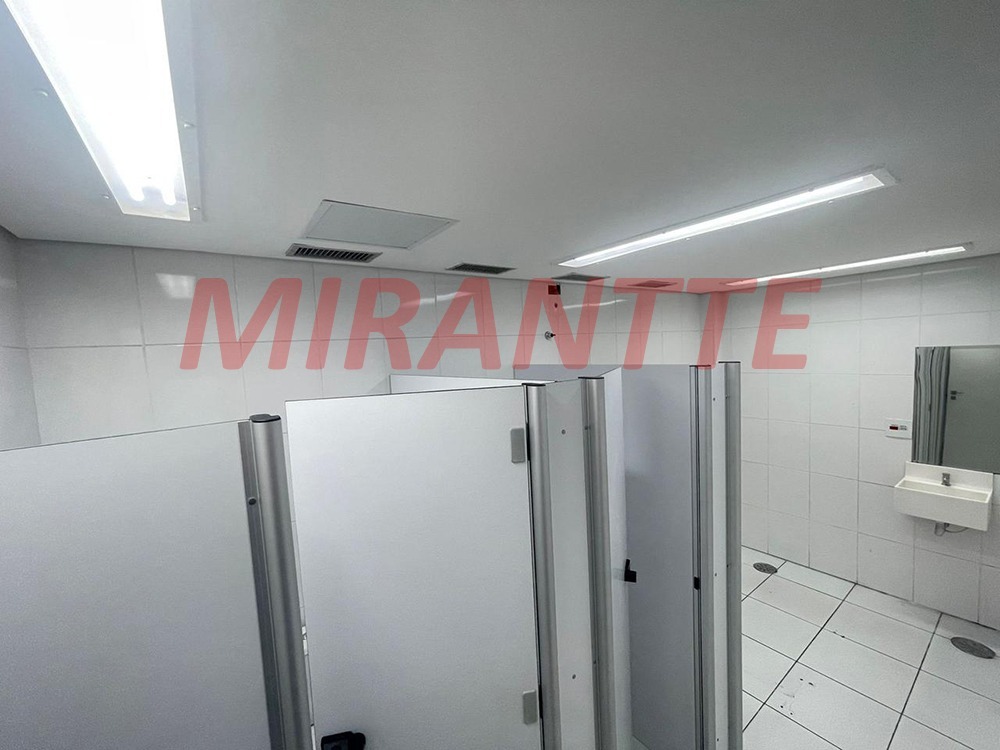 Comercial de 970m² em Santana