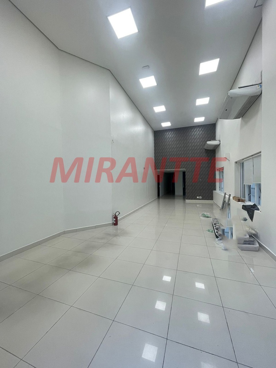 Comercial de 970m² em Santana