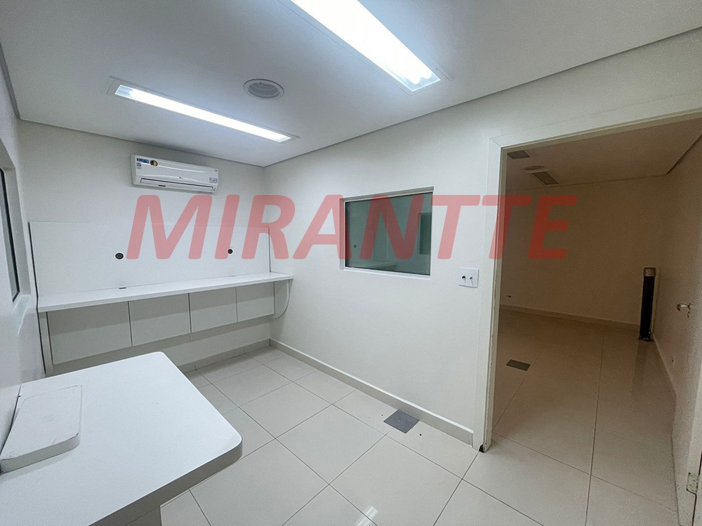 Comercial de 970m² em Santana