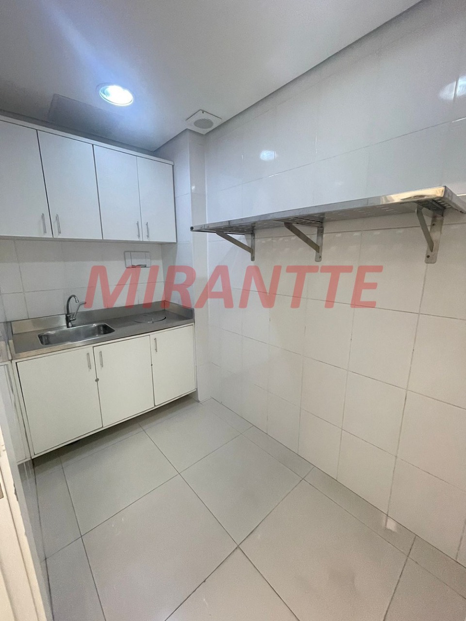 Comercial de 970m² em Santana