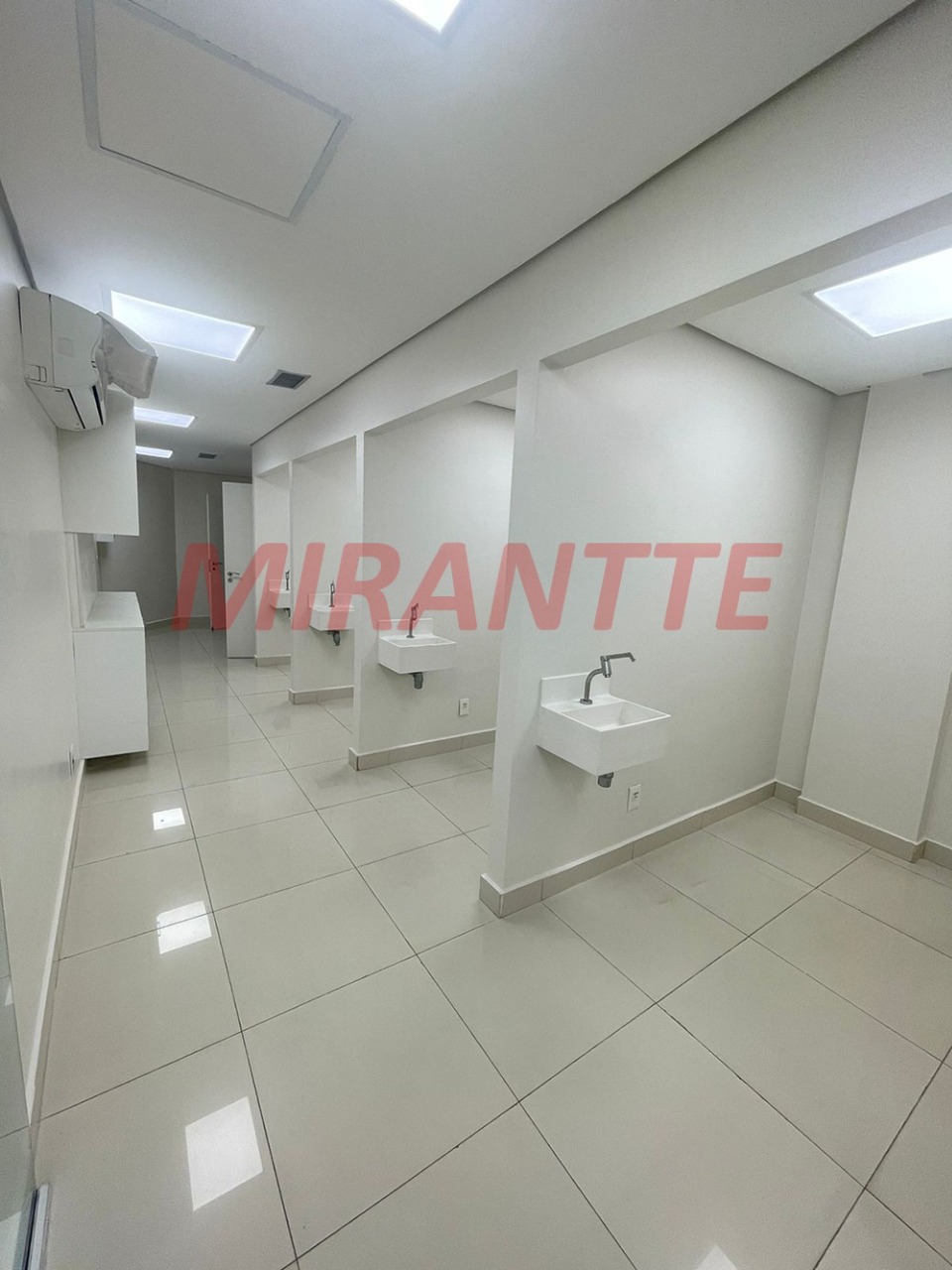 Comercial de 970m² em Santana