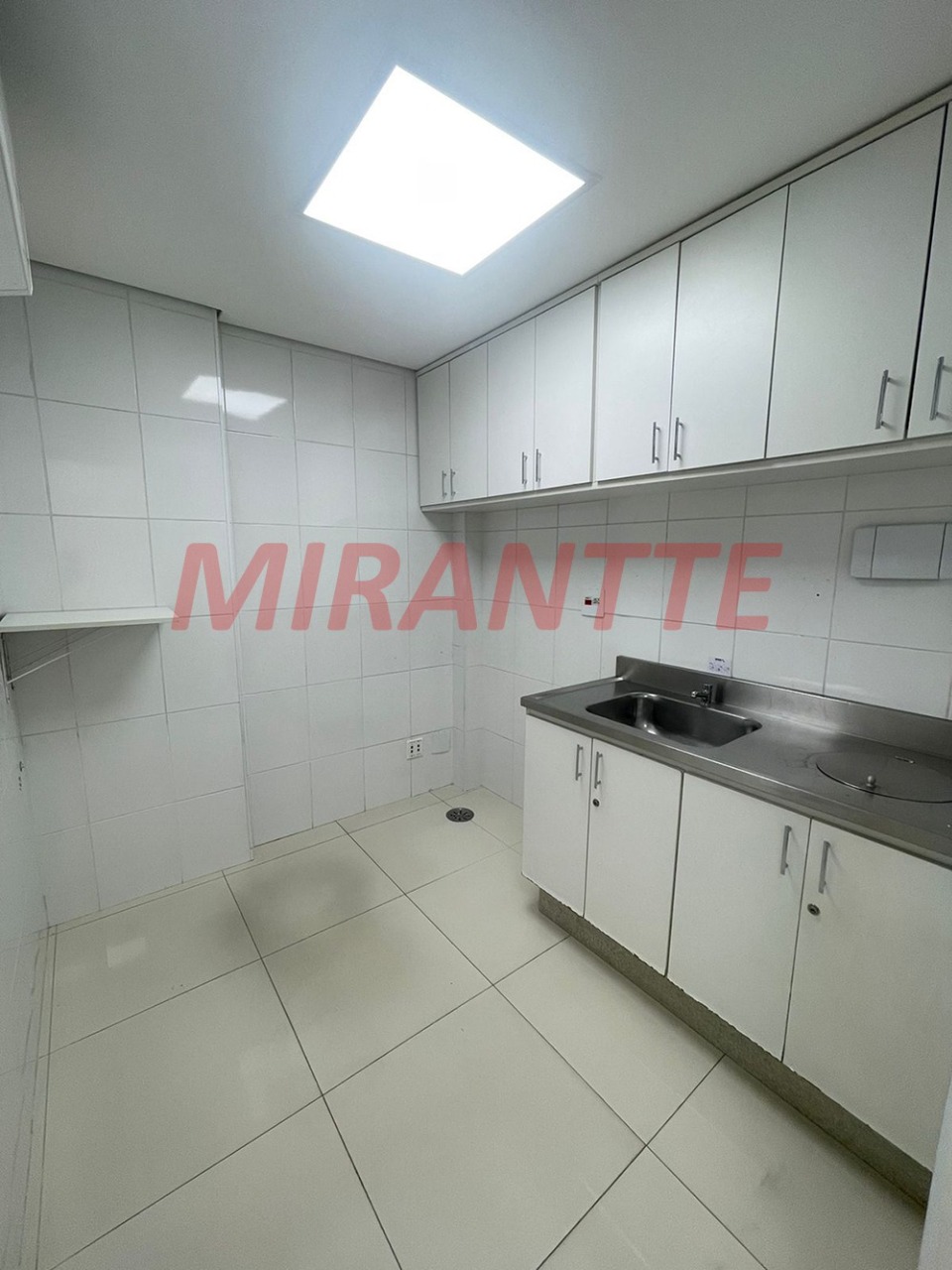 Comercial de 970m² em Santana