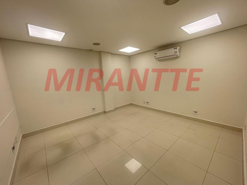 Comercial de 970m² em Santana