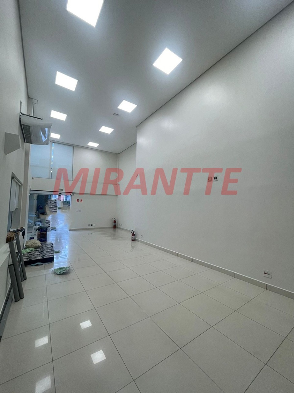 Comercial de 970m² em Santana