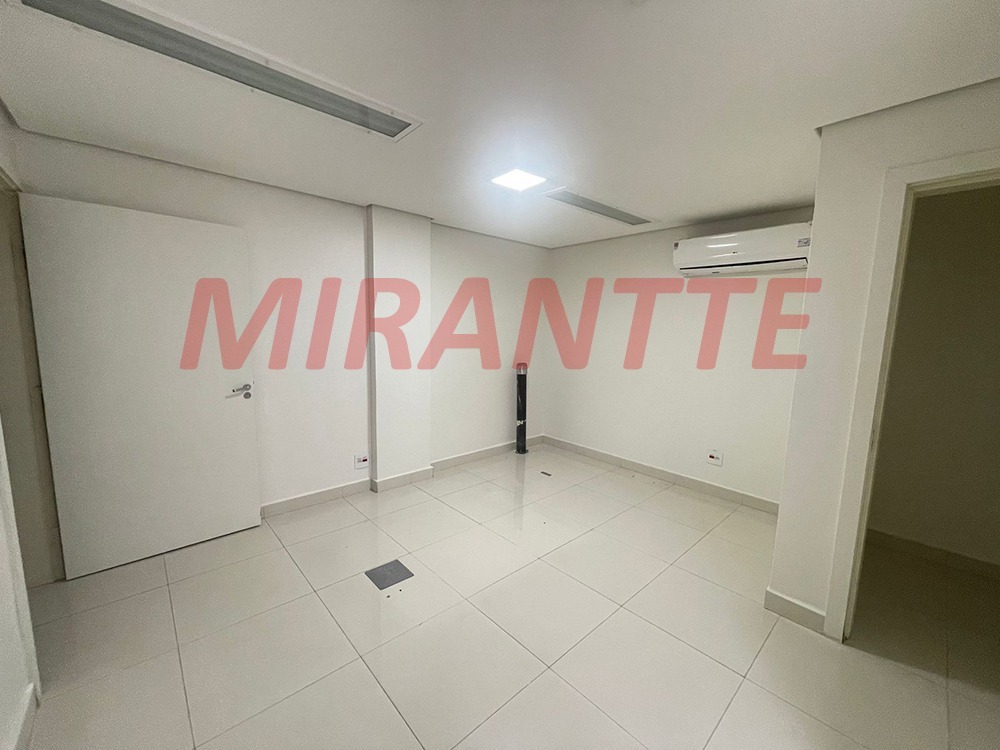 Comercial de 970m² em Santana