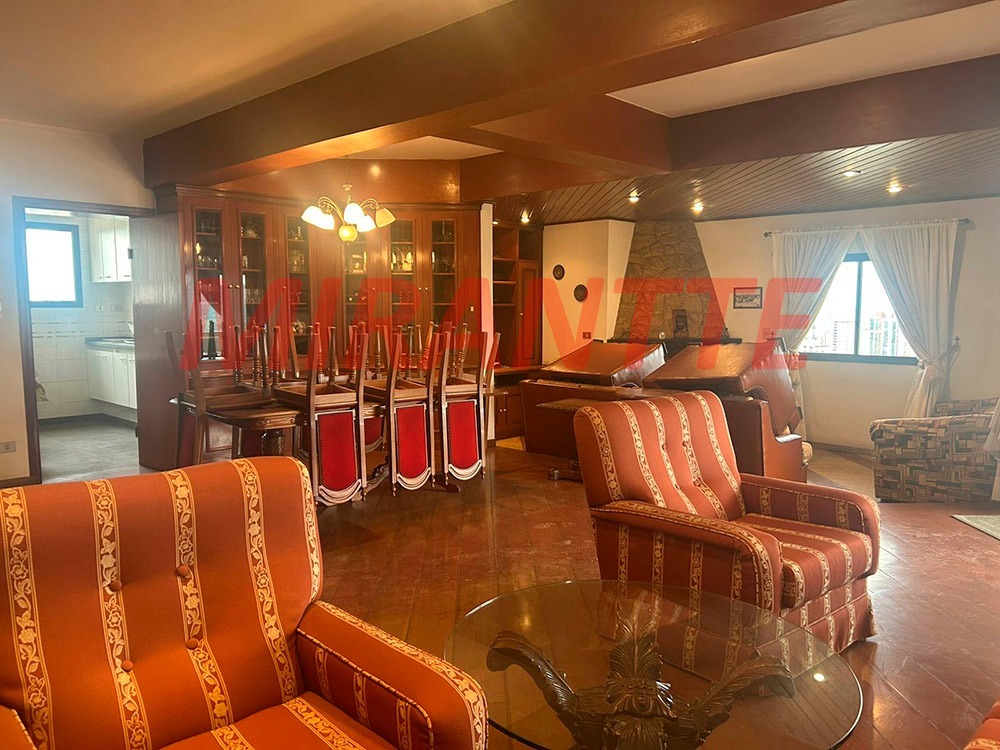 Apartamento de 272m² com 4 quartos em Água Fria