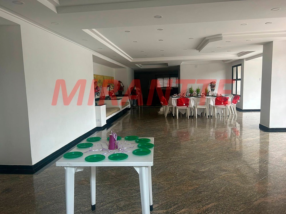 Apartamento de 272m² com 4 quartos em Água Fria
