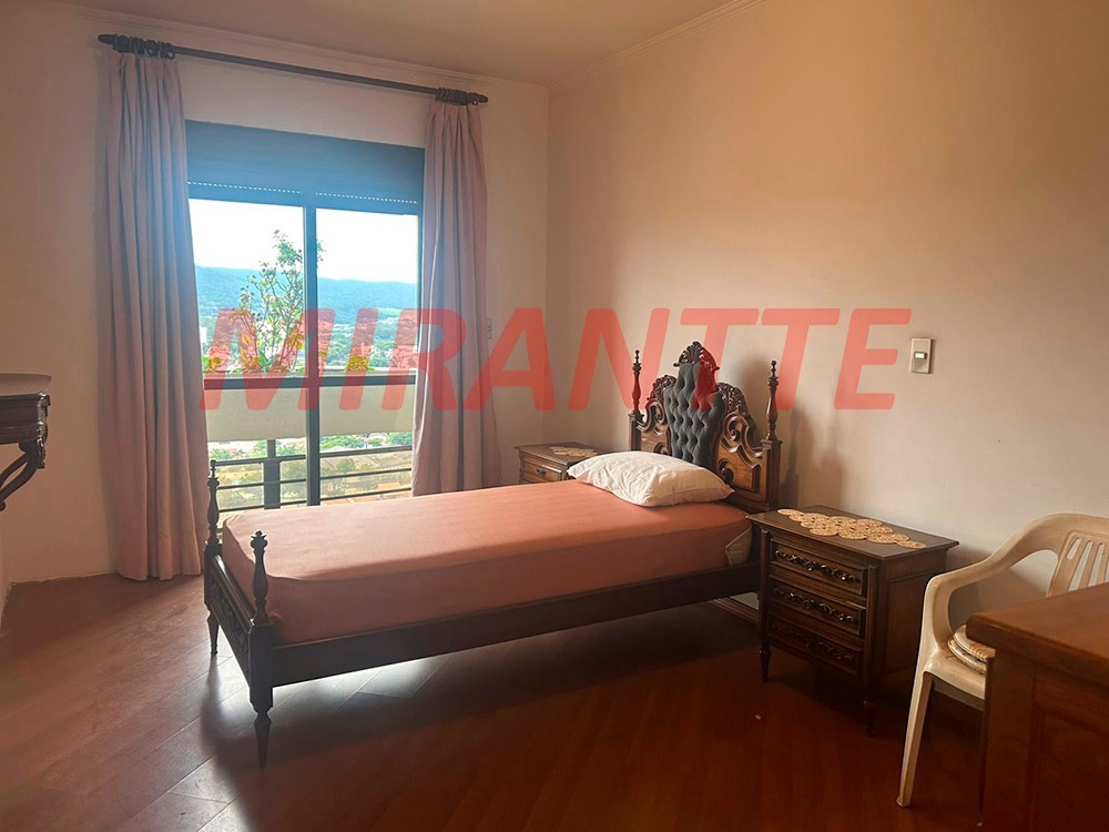 Apartamento de 272m² com 4 quartos em Água Fria