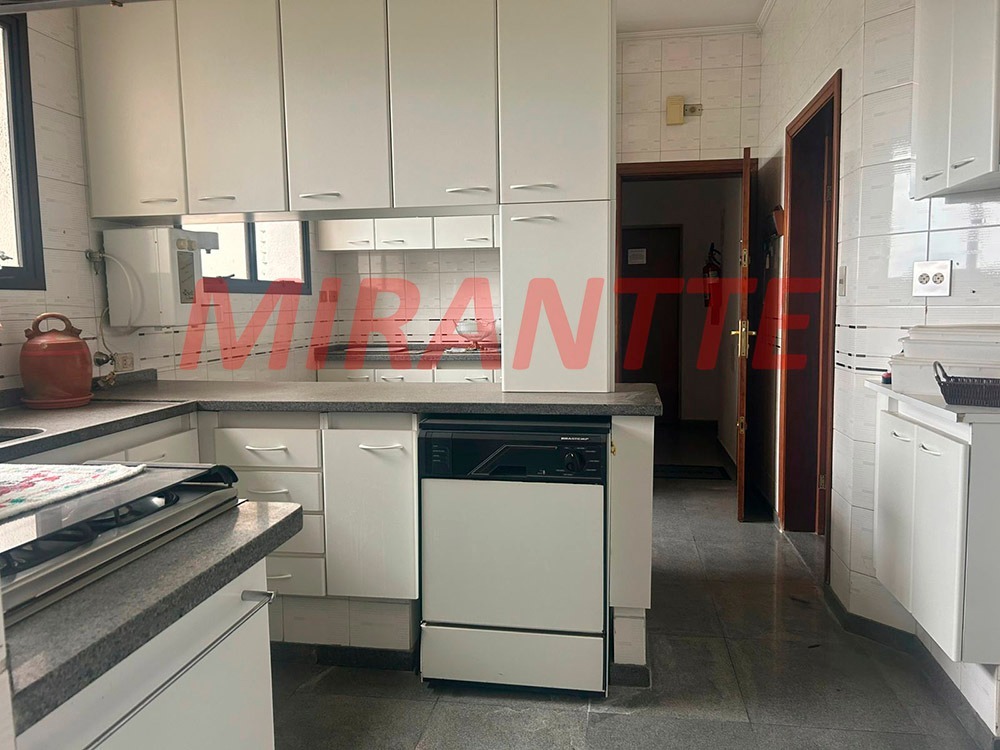 Apartamento de 272m² com 4 quartos em Água Fria