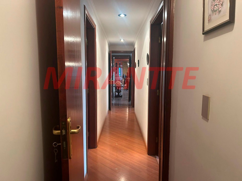 Apartamento de 272m² com 4 quartos em Água Fria