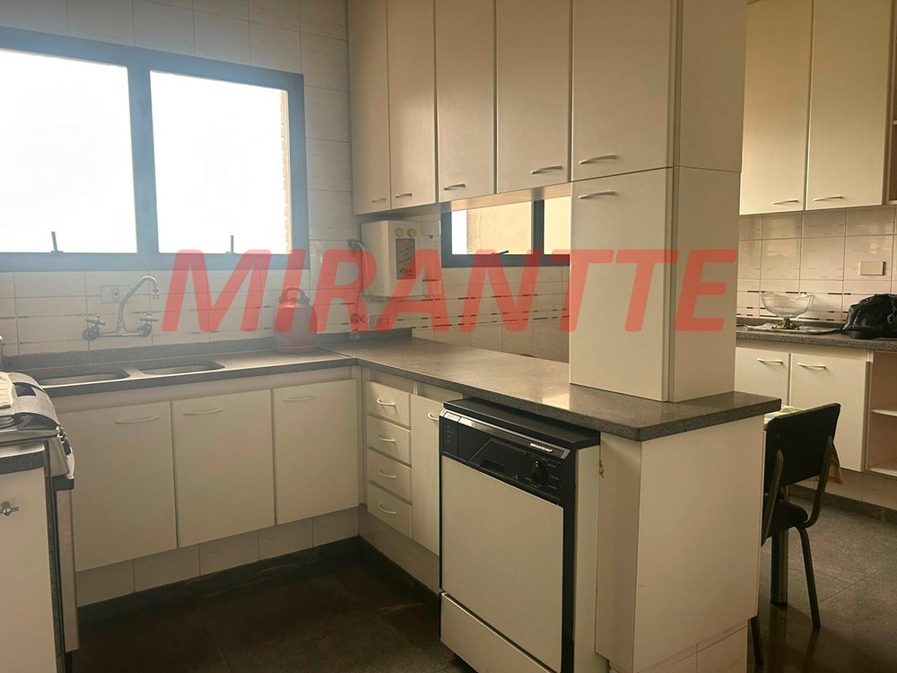 Apartamento de 272m² com 4 quartos em Água Fria