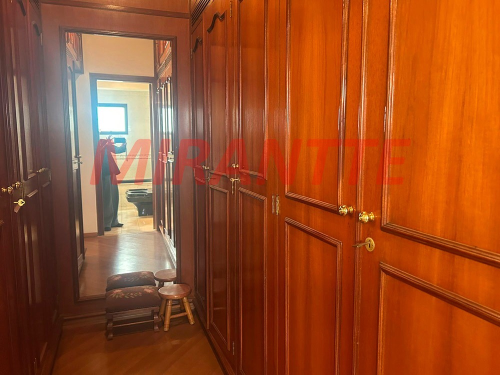 Apartamento de 272m² com 4 quartos em Água Fria
