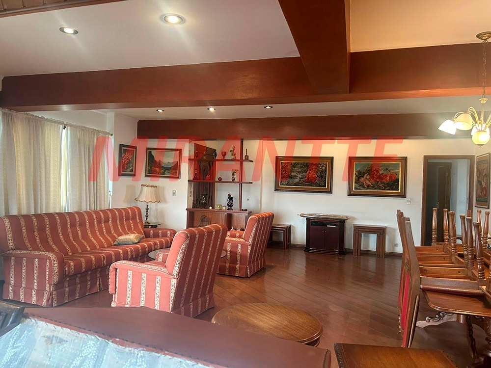 Apartamento de 272m² com 4 quartos em Água Fria