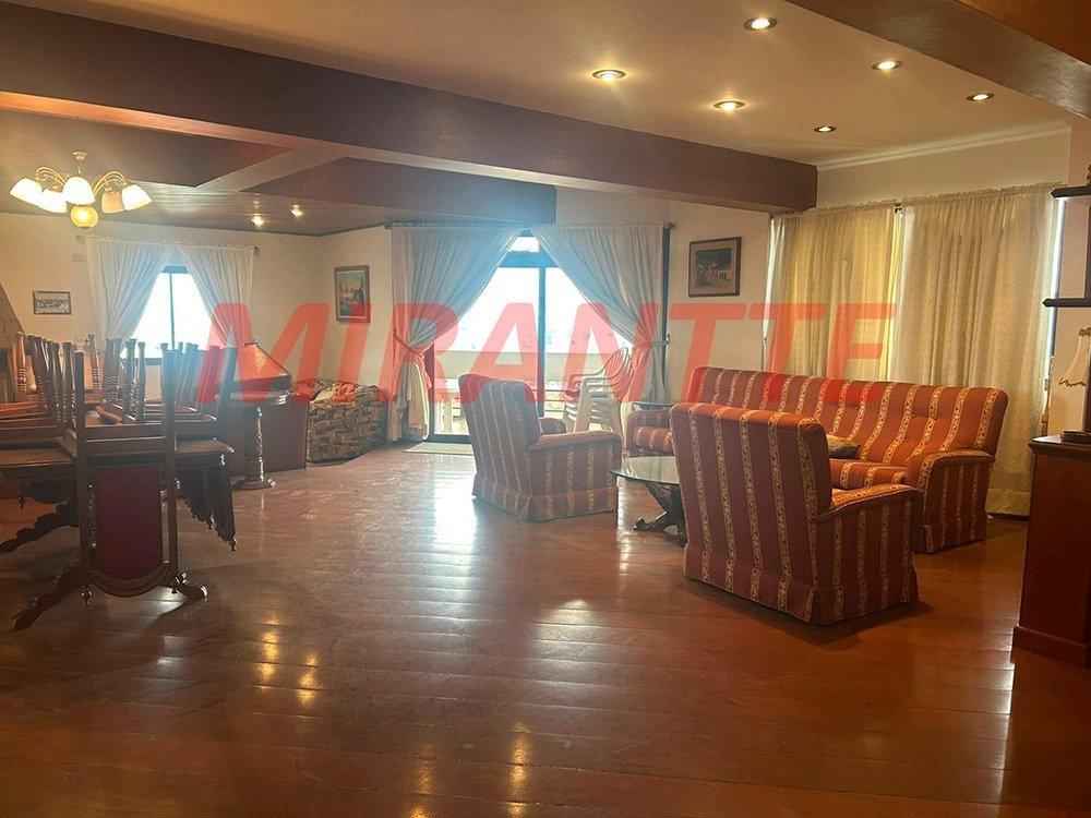 Apartamento de 272m² com 4 quartos em Água Fria