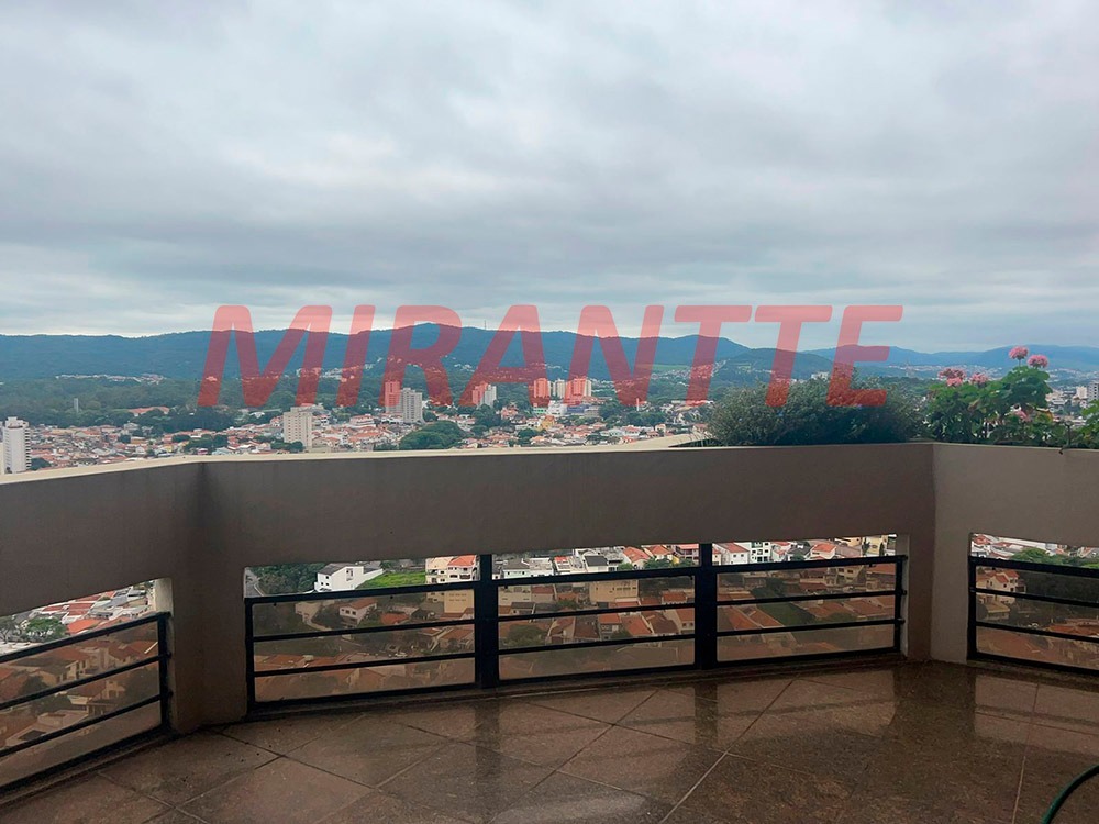 Apartamento de 272m² com 4 quartos em Água Fria