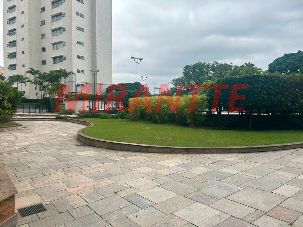 Apartamento de 272m² com 4 quartos em Água Fria