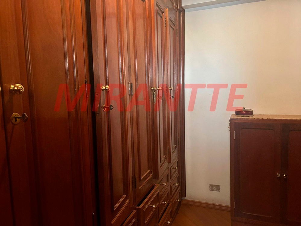 Apartamento de 272m² com 4 quartos em Água Fria