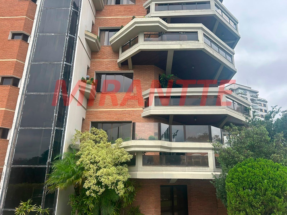 Apartamento de 272m² com 4 quartos em Água Fria