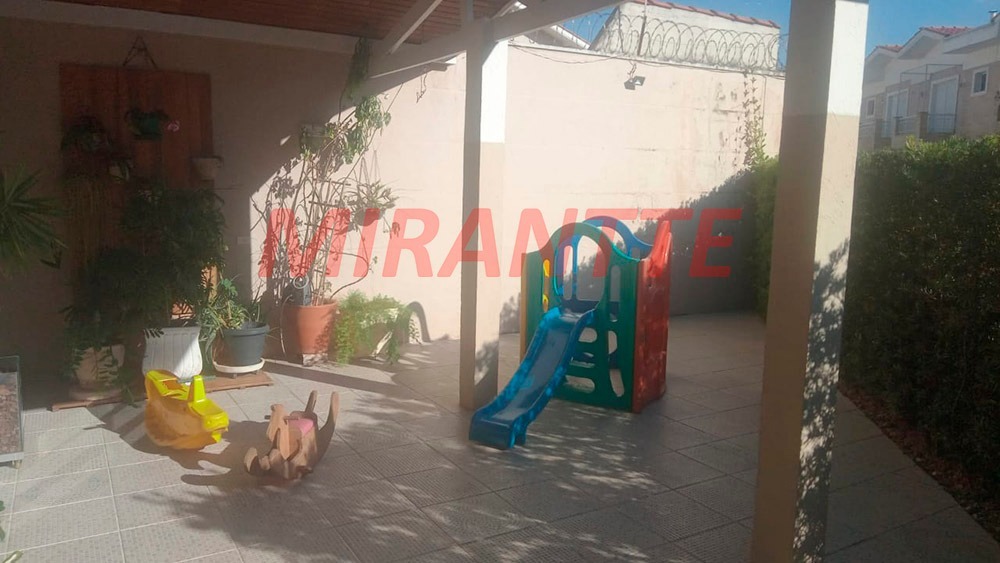 Cond. fechado de 150m² com 4 quartos em Horto Florestal