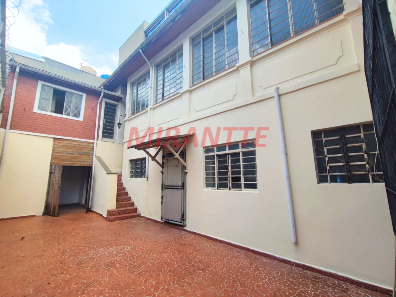 Sobrado de 280m² com 3 quartos em Santana