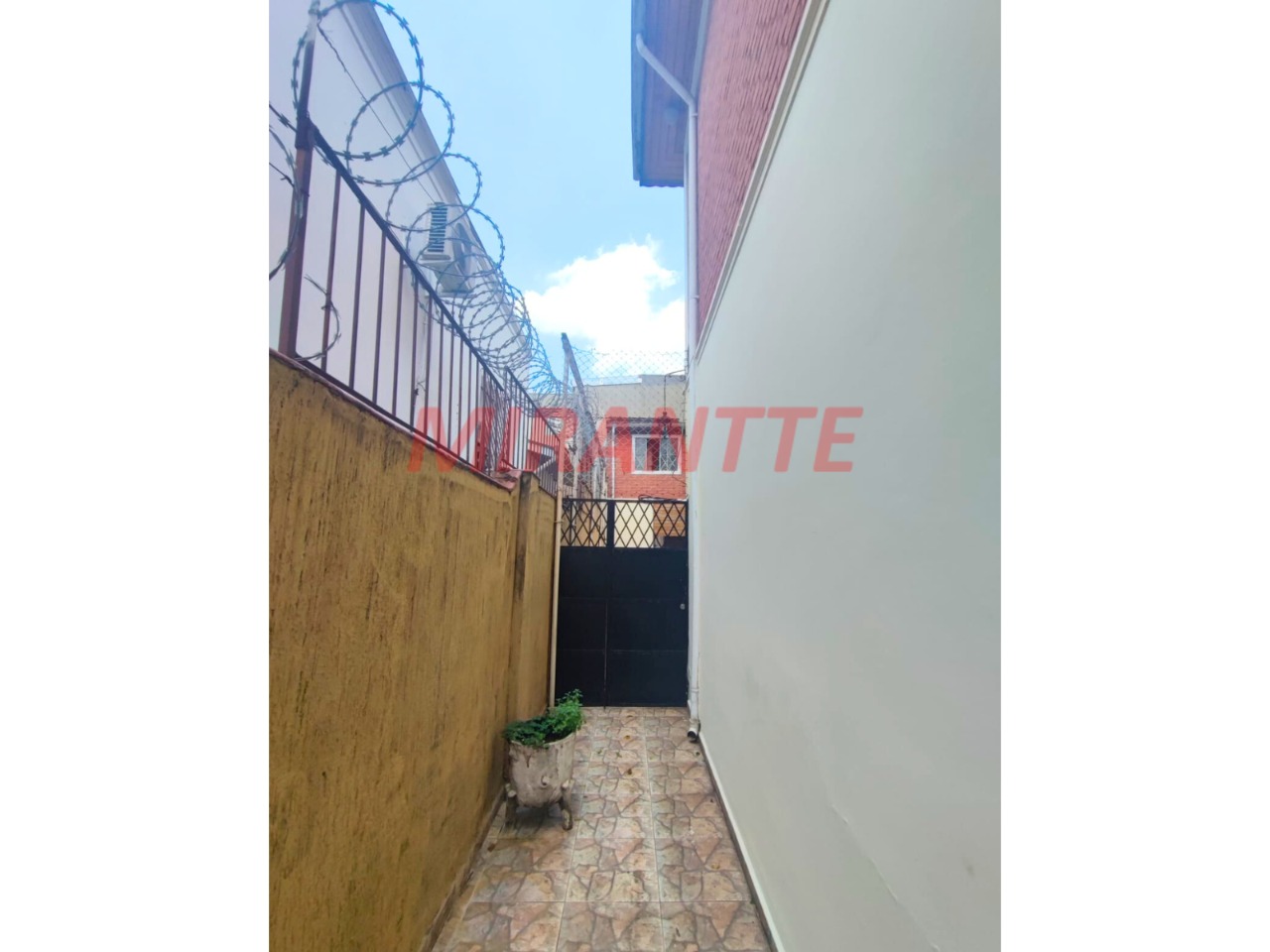 Sobrado de 280m² com 3 quartos em Santana