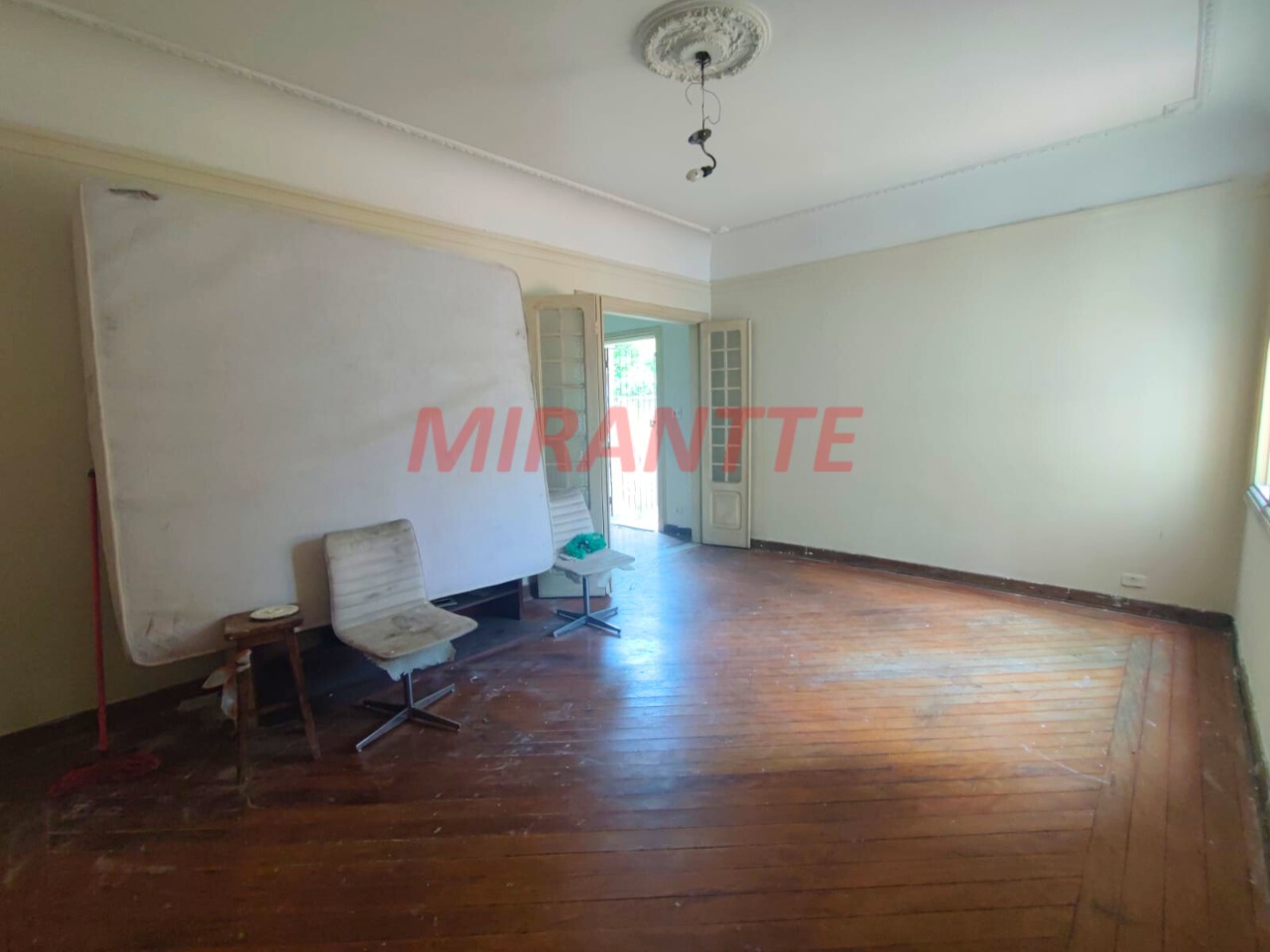 Sobrado de 280m² com 3 quartos em Santana