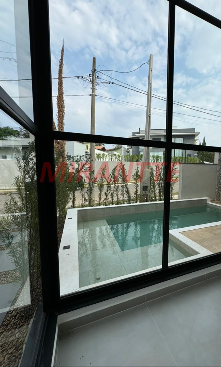 Cond. fechado de 260m² com 4 quartos em Chácaras Maringá