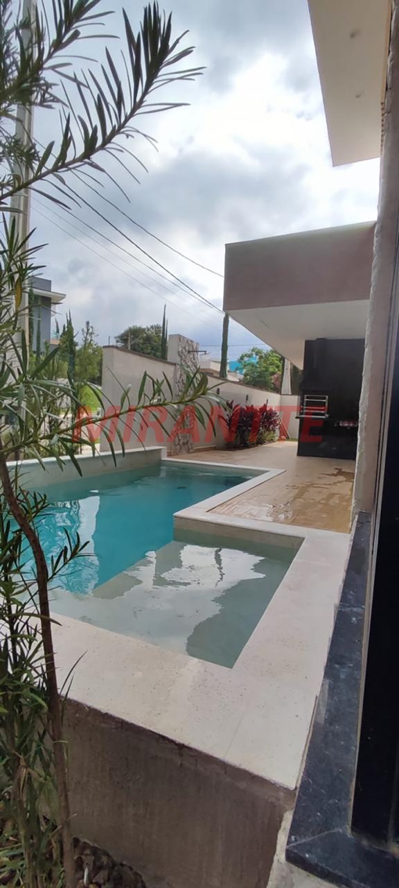 Cond. fechado de 260m² com 4 quartos em Chácaras Maringá