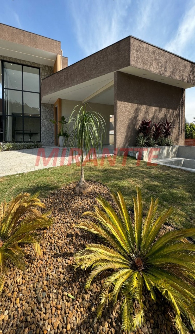 Cond. fechado de 260m² com 4 quartos em Chácaras Maringá