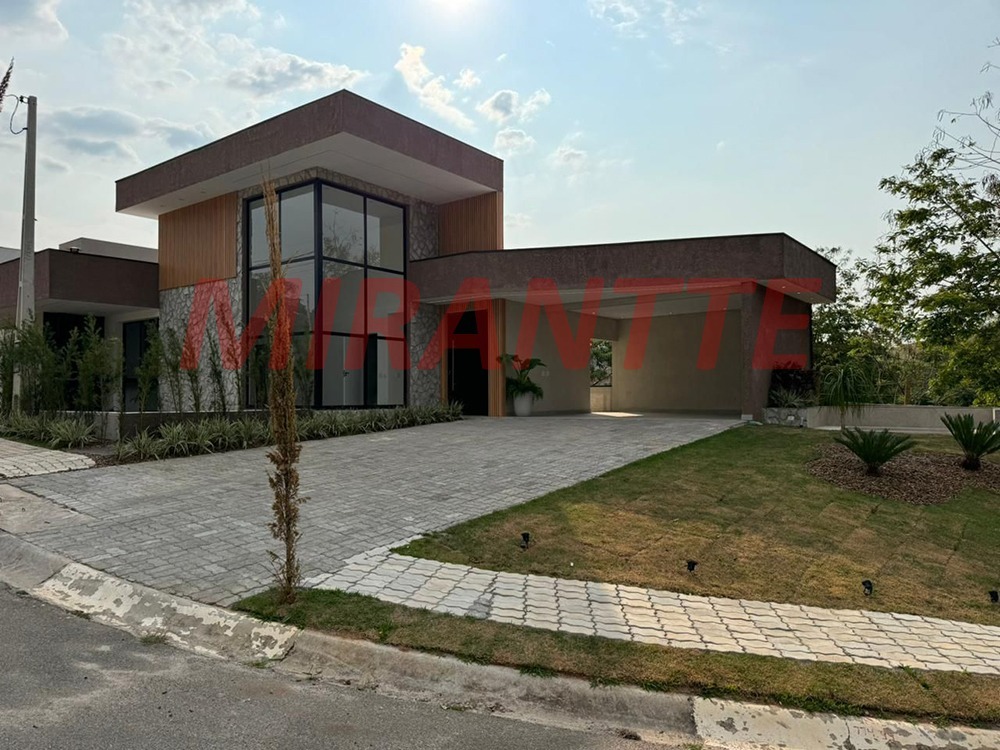 Cond. fechado de 260m² com 4 quartos em Chácaras Maringá